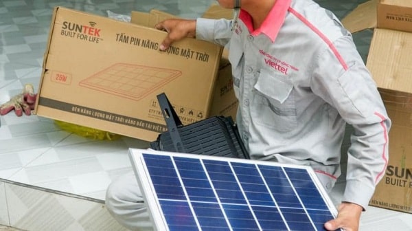 gia den nang luong mat troi